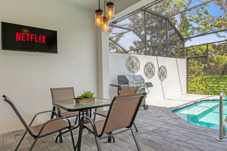 Room 5, Upstay - Welcoming Wonderland w Private Pool, Polk