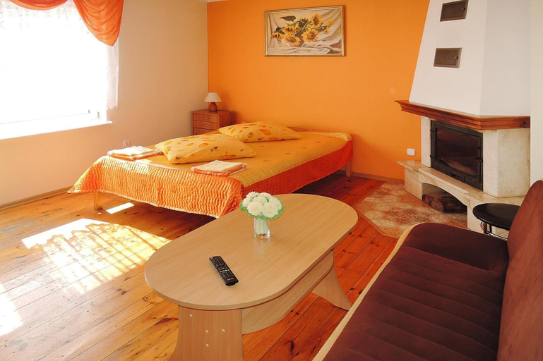 Room 4, Holiday Home in Kolczewo by the Lake, Kamień