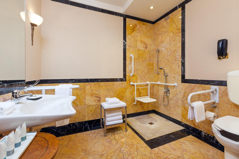 Bathroom 10