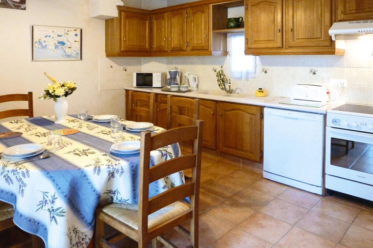 Others 5, Country House With Private Terrace, Beaucaire, Gard