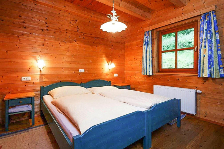 Bedroom 2, Chalet in Schlierbach Near Ski Trails, Kirchdorf an der Krems