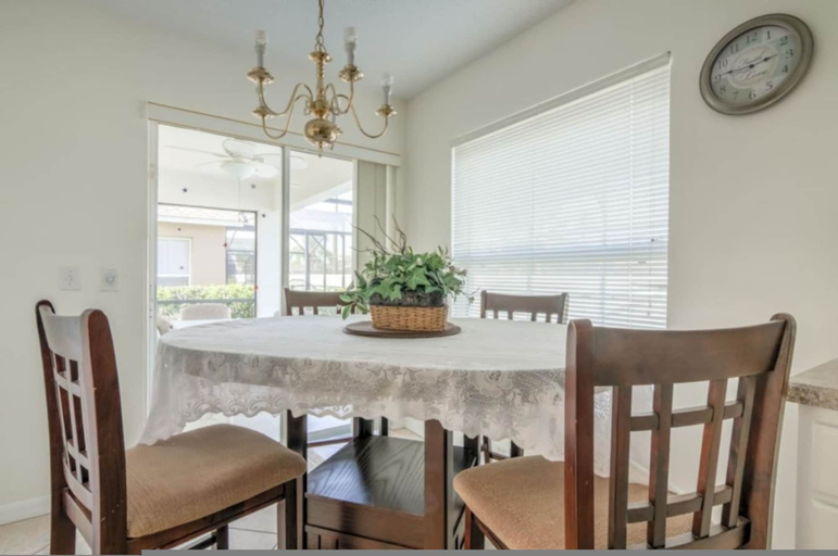 Room 4, Palm Breeze Villa 4-bedroom 2-storey Home With Private Pool, Polk