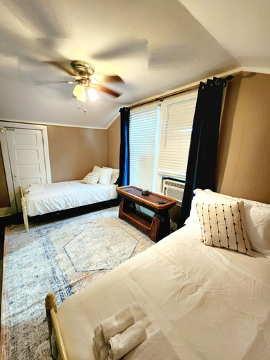 Room 3, Magnolia House in Lafayette, Lafayette