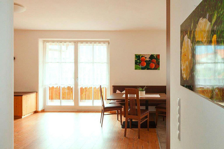 Dining 5, Apartment in Dolomites With Pool Access, Bolzano