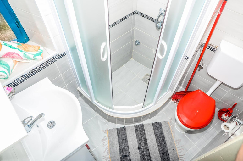 Bathroom 3, Guest House Alea