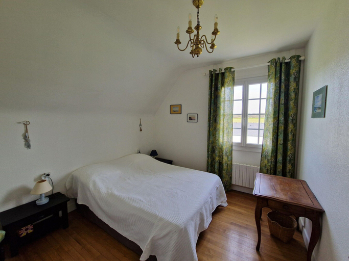 Room 2, Family-friendly Holiday Home Near the Coast, Finistère