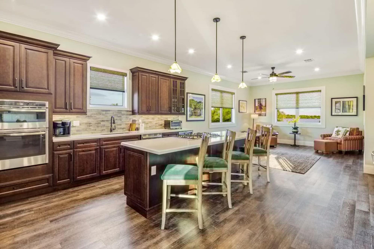 Room 2, Capmar House by Brightwild Huge Home Pool, Monroe