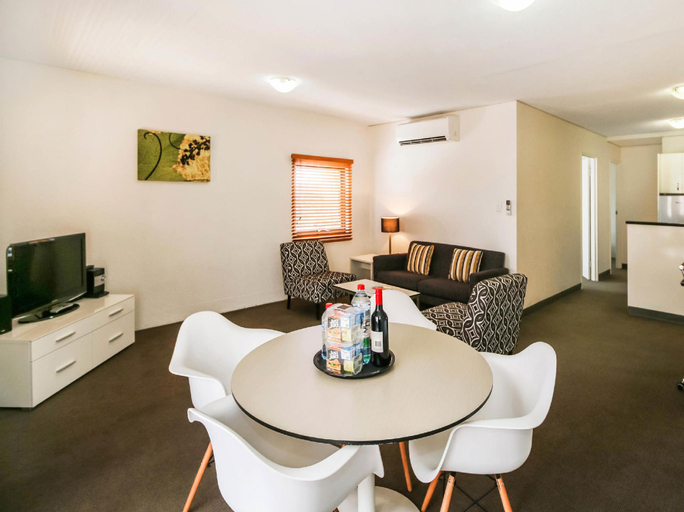 Dining Room 9