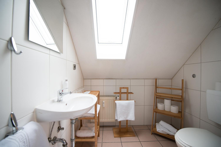 Bathroom 5, Rheinauer Hof - bed & breakfast, Mannheim