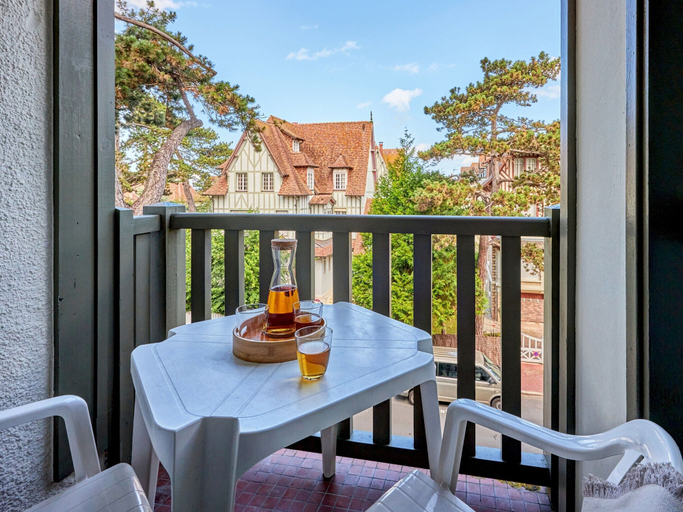 Dining, Studio in Deauville Near the Beach, Calvados