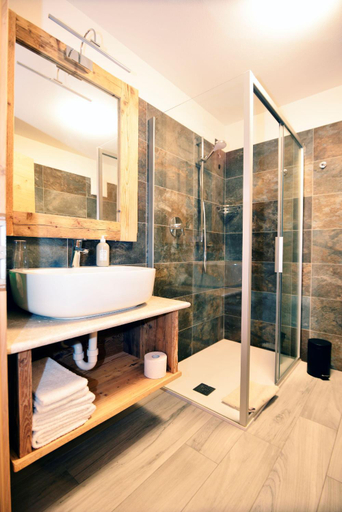 Bathroom 5, Wellness Hotel Dolomia, Trento