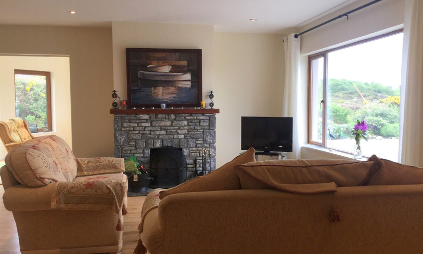 Room 2, 3 Bedroom Home 15 Mins Drive From Kenmare Town