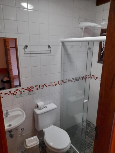 Bathroom, CAMINHO DAS PRAIAS GUESTHOUSE, Caraguatatuba