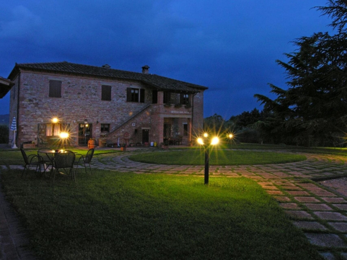 Others 2, Sunflower apt With Shared Pool Family fun, Perugia