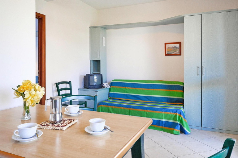 Dining 5, Villa in Cecina Mare Near Sandy Beach, Livorno