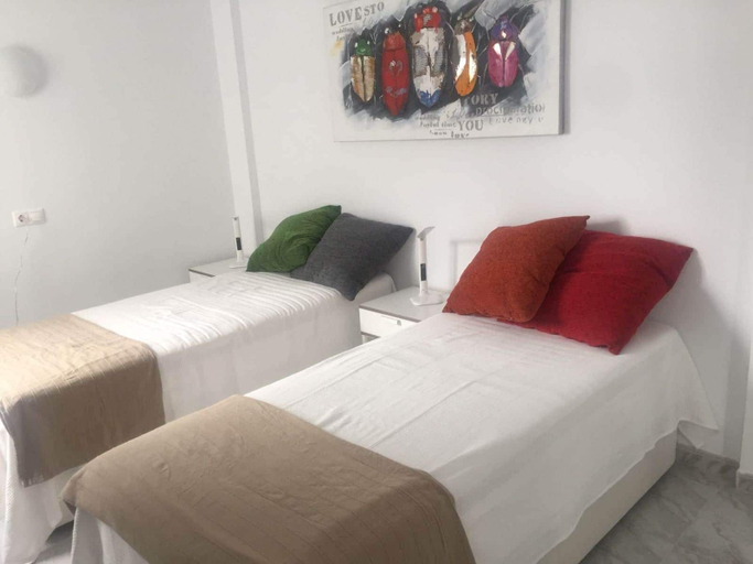 Others 3, Apartment Sleeps 4 Near Beach, Málaga