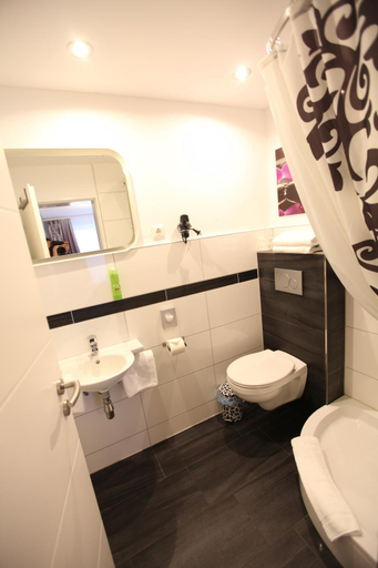 Bathroom 5, Hotel Diana Garni, Ostholstein