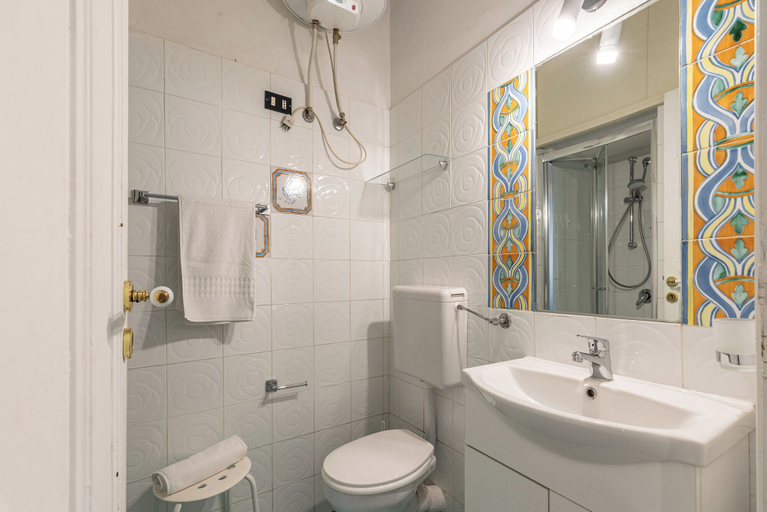 Bathroom, Spring Apartment al Teatro Massimo, Palermo