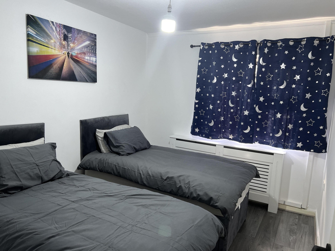 Bedroom 3, Comfy 2-bedroom Apartment, Birmingham