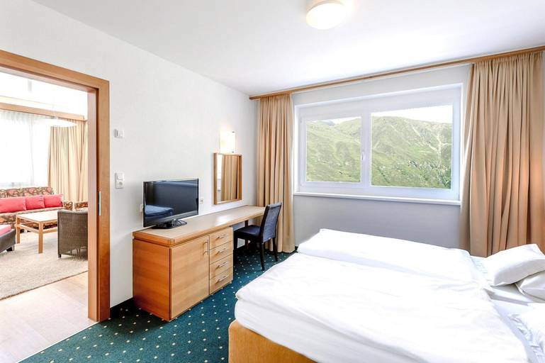 Room 3, Flat in Obergurgl With Shared Wellness Centre, Imst