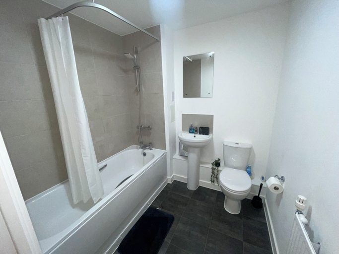 Bathroom, New Cosy London Apartment With Garden View, London