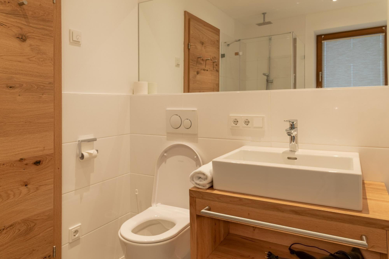 Room 3, Finest Villa Zell am See Luxury Sauna 12 pax, Zell am See