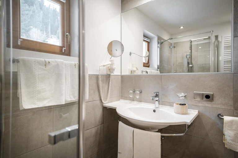Bathroom 2, Hotel Digon, Bolzano