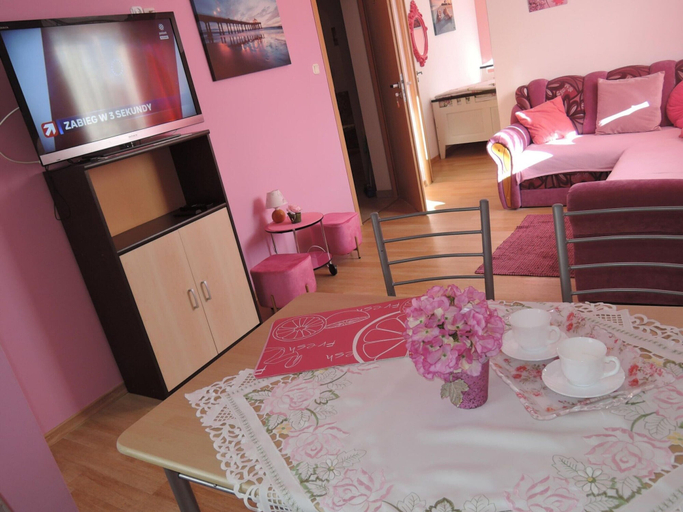 Dining 3, Holiday Home in Dziwnowek Near Clean Beach, Kamień