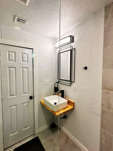 Room 5, 2br-newly Renovated Full Kitchen-3 Mins Asia Dist, Oklahoma