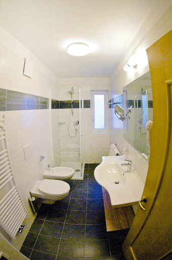 Bathroom 3, Apartment in Val Gardena Near Ski Slopes, Bolzano