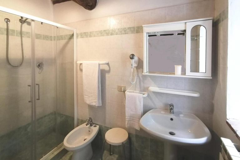 Bathroom 5, Charming House in Tuscany With Pool & Views, Siena