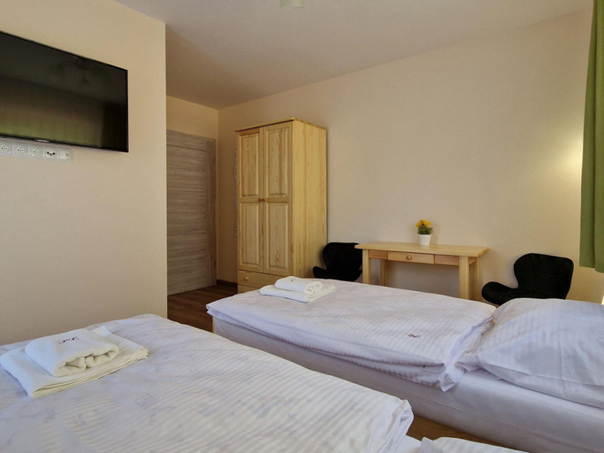 Room 5, Holiday Home in Wisniowa With Pool and Forest, Strzyżów