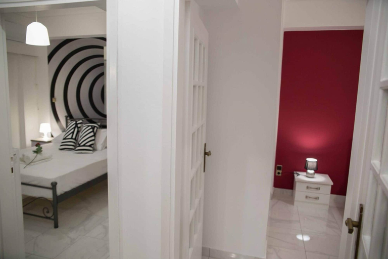 Room 3, Cozy Apartment With sea View Next to Marina Zeas, Attica