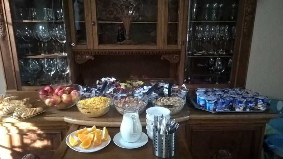 Food & Drinks