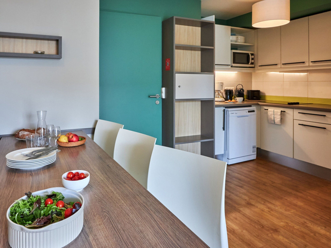 Private kitchen 5, Residence Le Chant des Oiseaux in Courseulles-sur-mer, Calvados