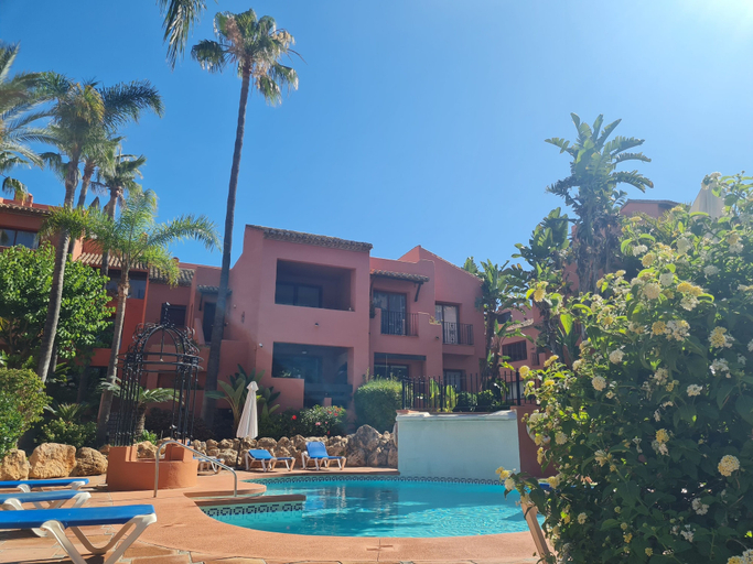 Pool 2, Luxury 2-bed Apartment Elviria - Pool, Sauna & gym, Málaga