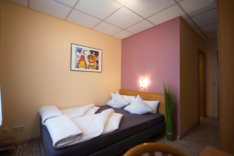 Bedroom 2, Rheinauer Hof - bed & breakfast, Mannheim