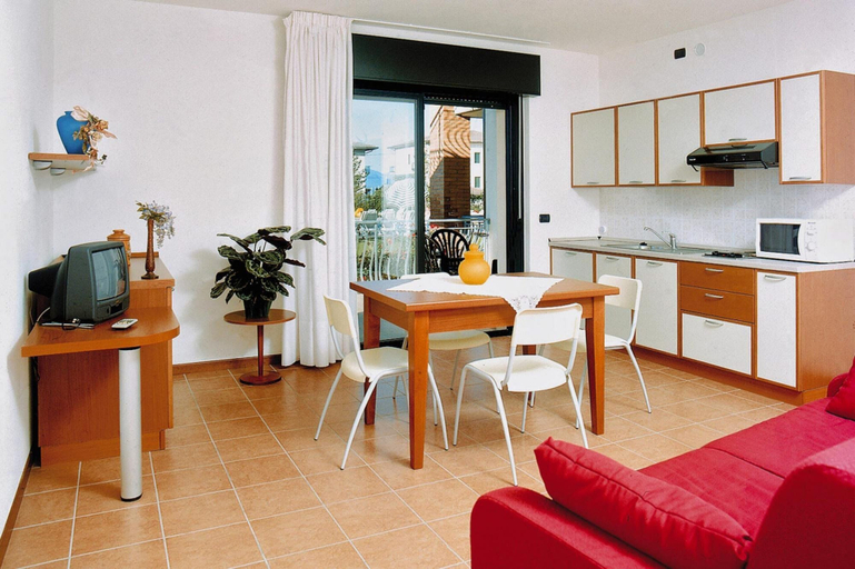 Private kitchen, Residence Nettuno at Peschiera, Verona
