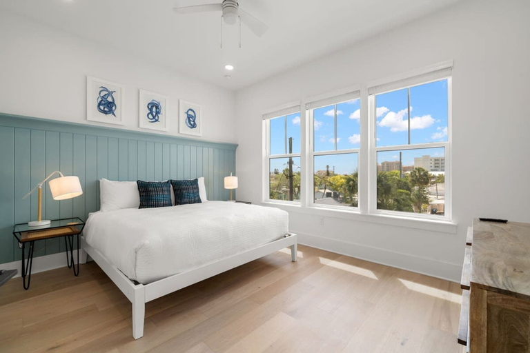 Room 3, Akoya House at The Gemma, Pinellas