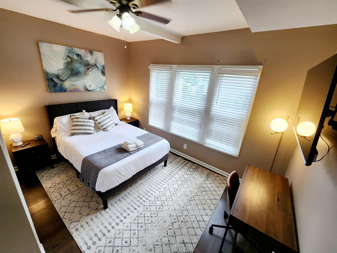 Room 2, Magnolia House in Lafayette, Lafayette
