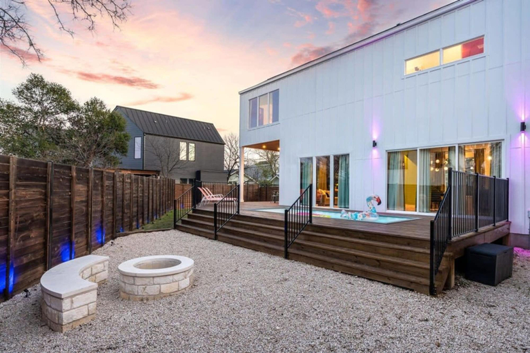 Room 2, Chic 4BR Pool House - Steps to South 1st Street, Travis