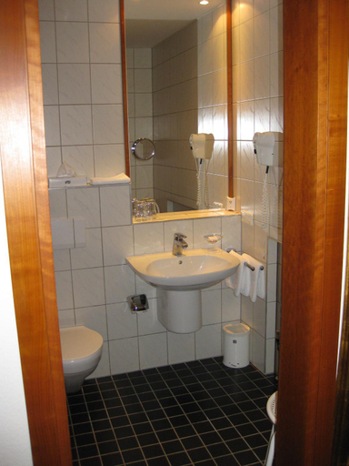 Bathroom 3, Land Gut Hotel Forsthof, Amberg-Sulzbach