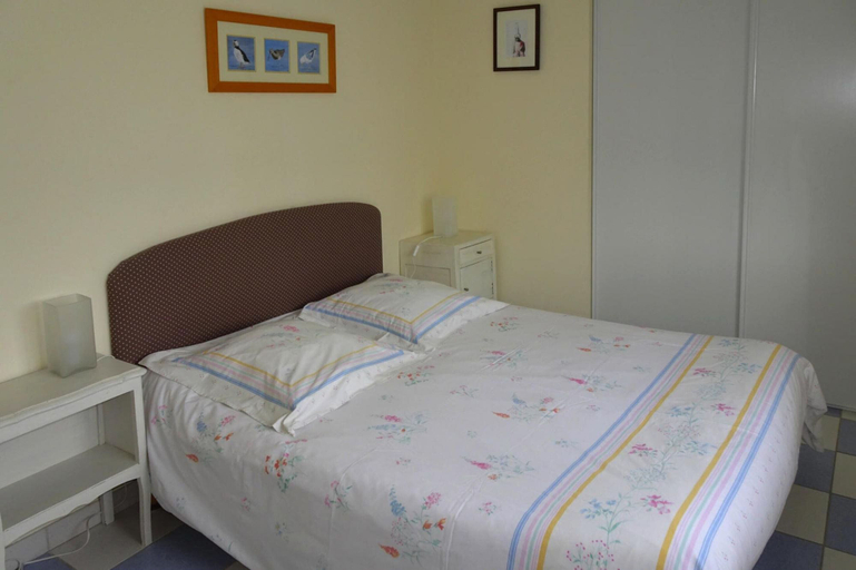 Room 2, Holiday Home in Le Guilvinec Near Sandy Beach, Finistère