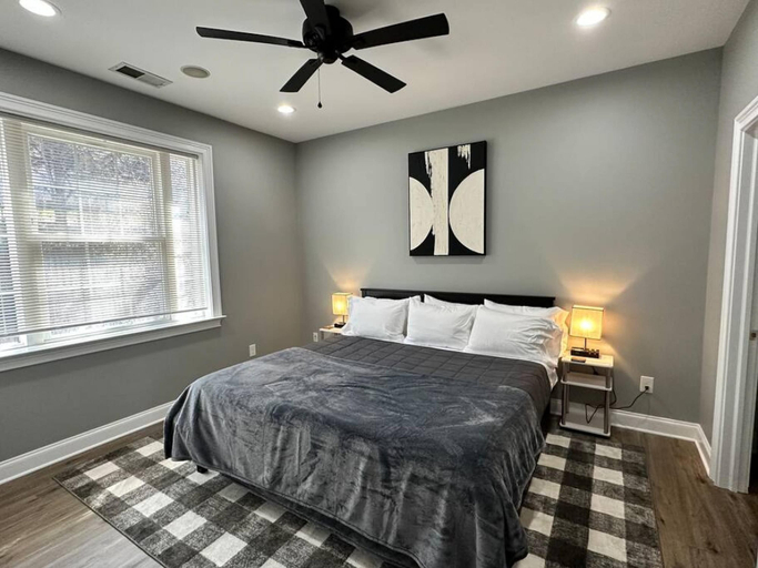 Room 3, Pike Creek Palace 6 Bedrooms With 5 King Beds, New Castle