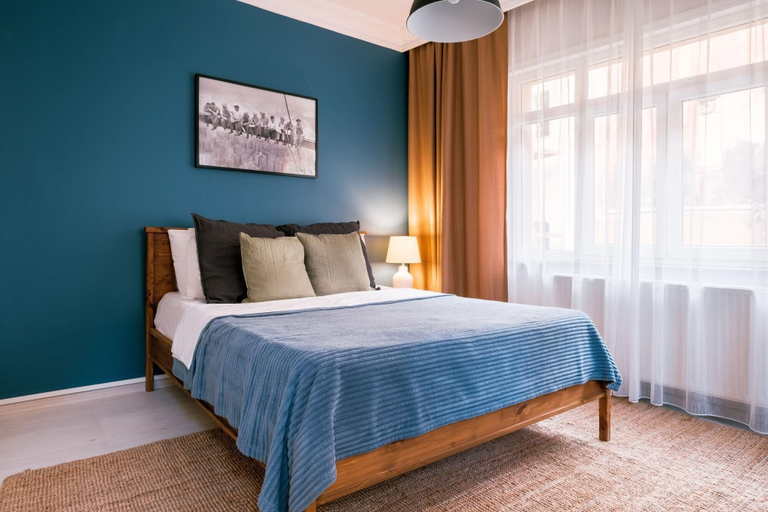 Room 5, Modern Spacious Flat w Balcony 5 min to Taksim, Beyoğlu