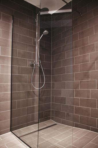Bathroom 3, Hotel Stadt Balingen, Zollernalbkreis
