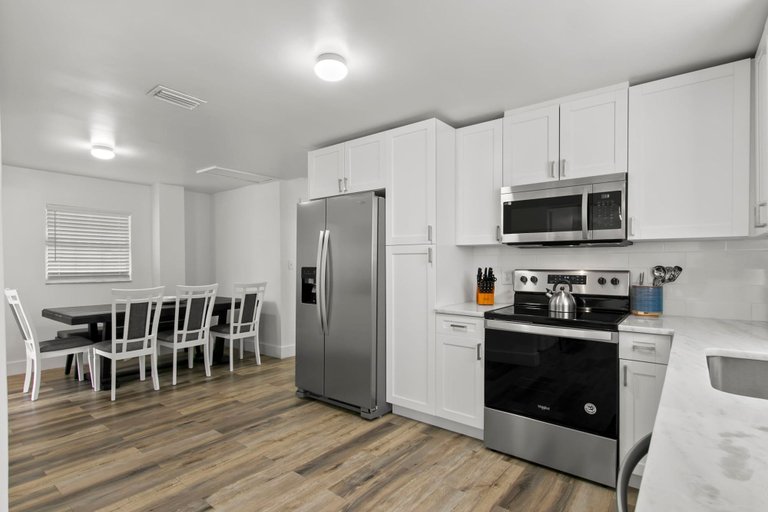 Room 2, NEW St Pete Retreat Newly Updated Pet Friendly, Pinellas