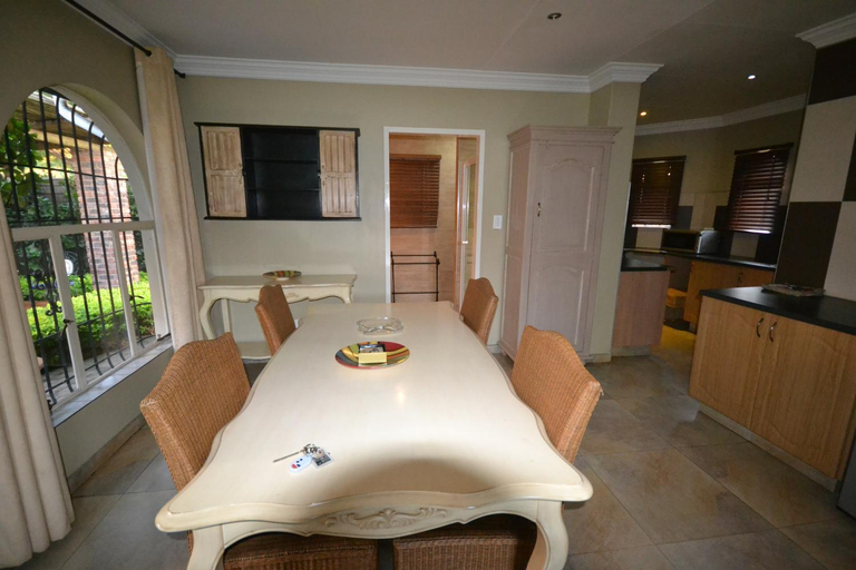 Food & Drinks 3, Accommodation at Vans No Loadshedding, City of Tshwane