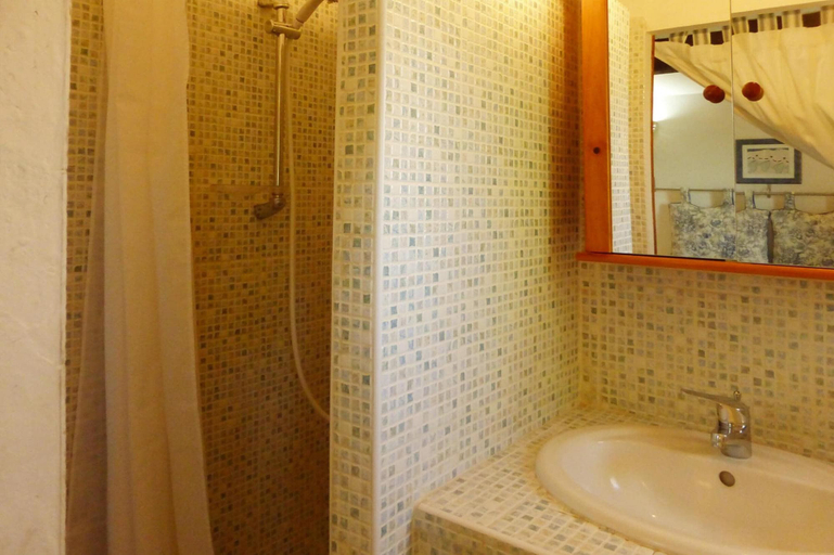 Bathroom 3, Cottage in Bellegarde near Camargue Reserve, Gard