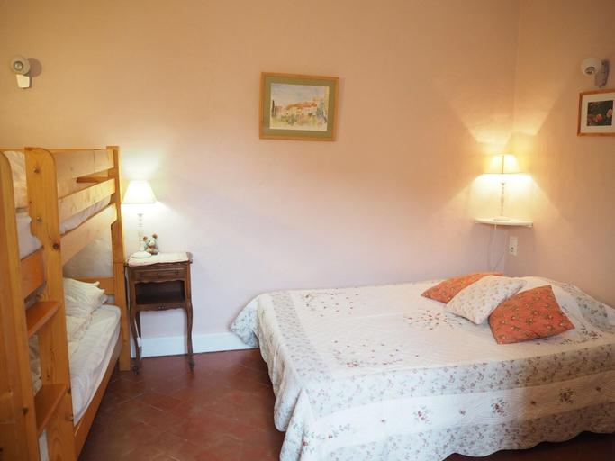 Room 5, Charming Provencal Holiday Home With Garden, Drôme